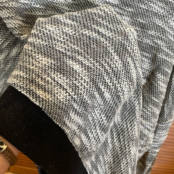 Patterned Crewneck - Picture 4 of 8